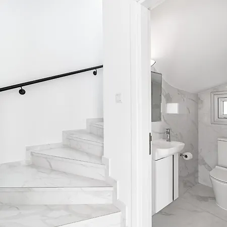 Seabreeze Artemis By Ezoria Villa